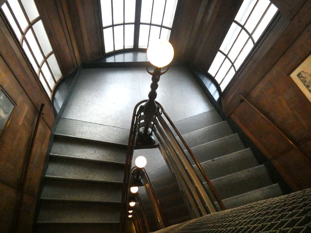 P1002074